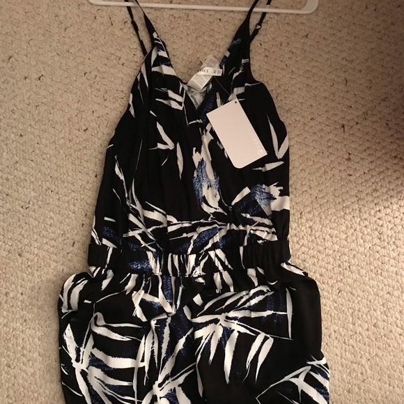 Patterned jumpsuit NWT - Picture 3 of 6